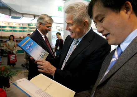 luis_palau_china