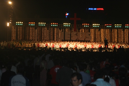 1000 nguoi trong ban hat le