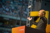 Mục Sư Greg Laurie Kỷ Niệm 20 Năm Truyền Giảng Tại Nam California