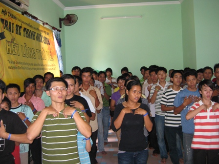 Thanh Niên Trưỡng Lão Liên Hiệp “Hết Lòng Trở Về” Với Chúa